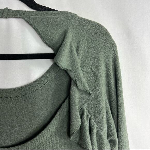 CHASER Love Ruffle Knit Pullover in Small - Picture 6 of 8